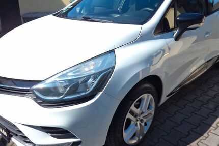 Renault Clio 94.000 km 7.990 &euro; Schierling 84069