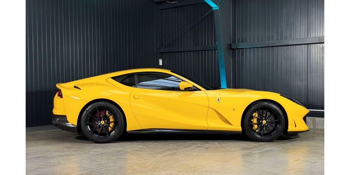 Ferrari 812 6.214 km 355.000 &euro; Siek 22962