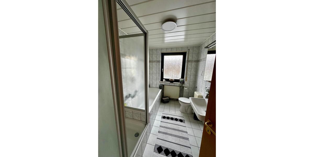 Dachgeschoßwohnung Wachtberg - 4 Zimmer, 106 m&sup2;, 990&euro; | Angebot:26326976
