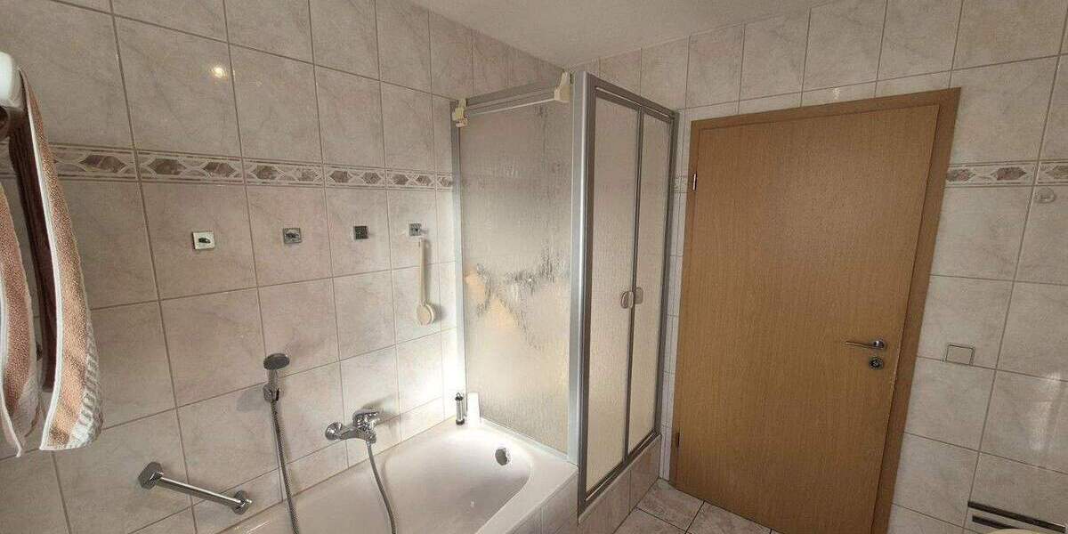 Etagenwohnung Hildburghausen Häselrieth - 3 Zimmer, 87 m&sup2;, 163.000&euro; | Angebot:25821369