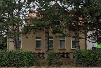 Wohnhaus mit großen Garten und 2 Garagen geeignet für 2 Familien zimmer