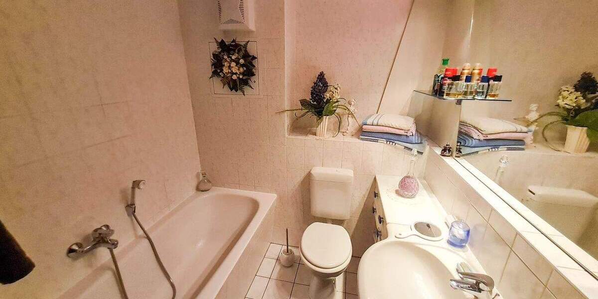 Gepflegte ETW mit Balkon & Stellplatz - langjährig vermietet 1 zimmer