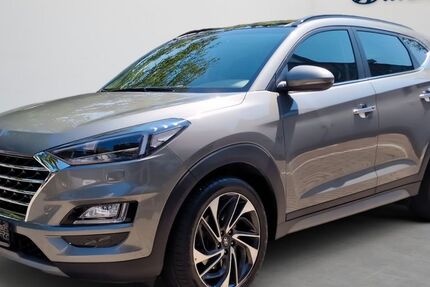 Hyundai TUCSON 74.902 km 20.680 &euro; München 81825