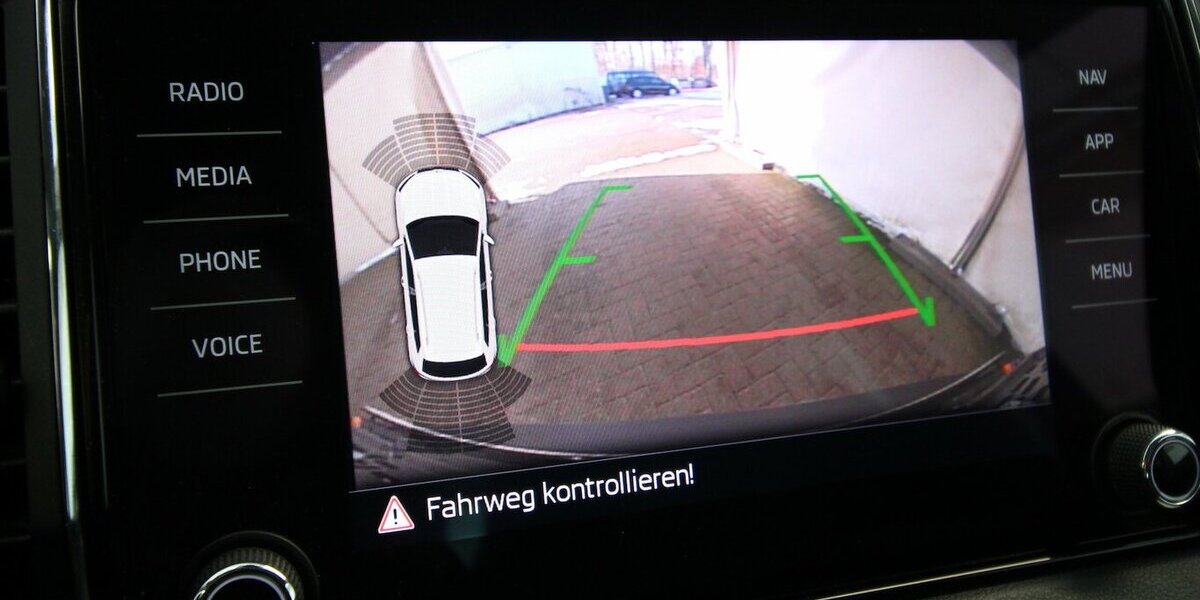 Skoda Karoq 1.5 TSI 7-DSG Style NAVI+LED+KAMERA+ALU18 124.679 km 17.900 &euro; Hagenow 19230