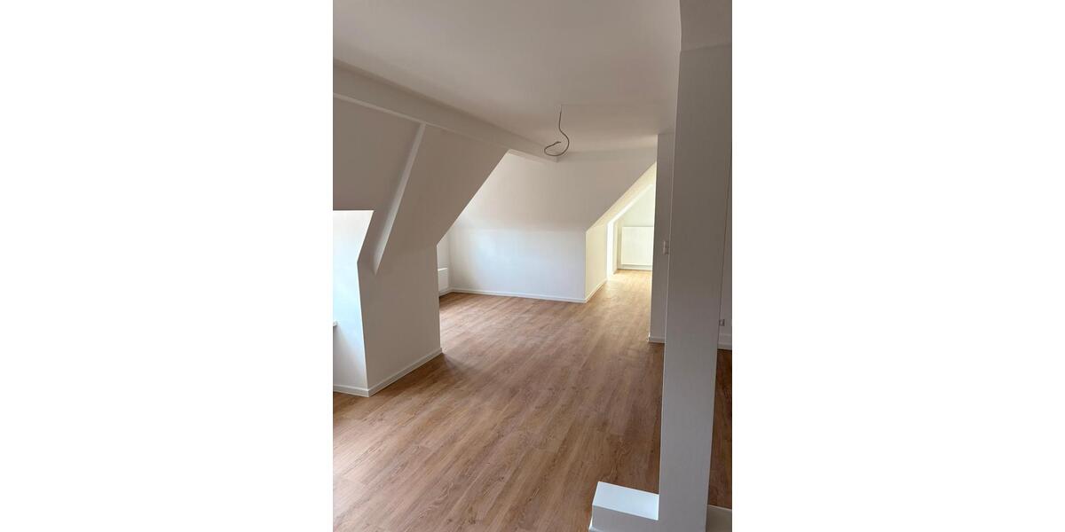 Dachgeschoßwohnung Cottbus - 3 Zimmer, 97 m&sup2;, 1.150&euro; | Angebot:26443930