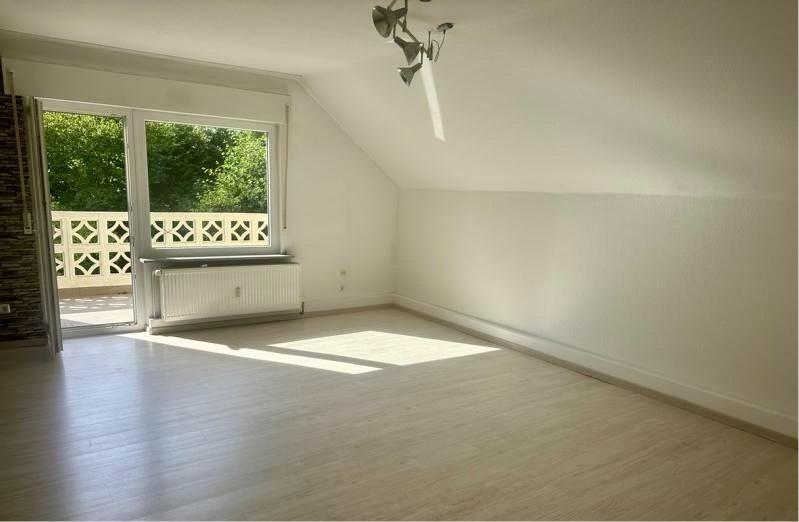 Helle Dachgeschoss Wohnung in Feldrandlage in Freigericht 3.5 zimmer