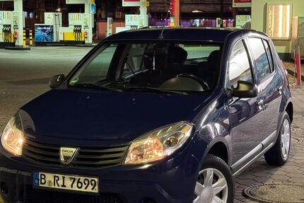 Dacia Sandero 122.000 km 1.699 &euro; Berlin 13357