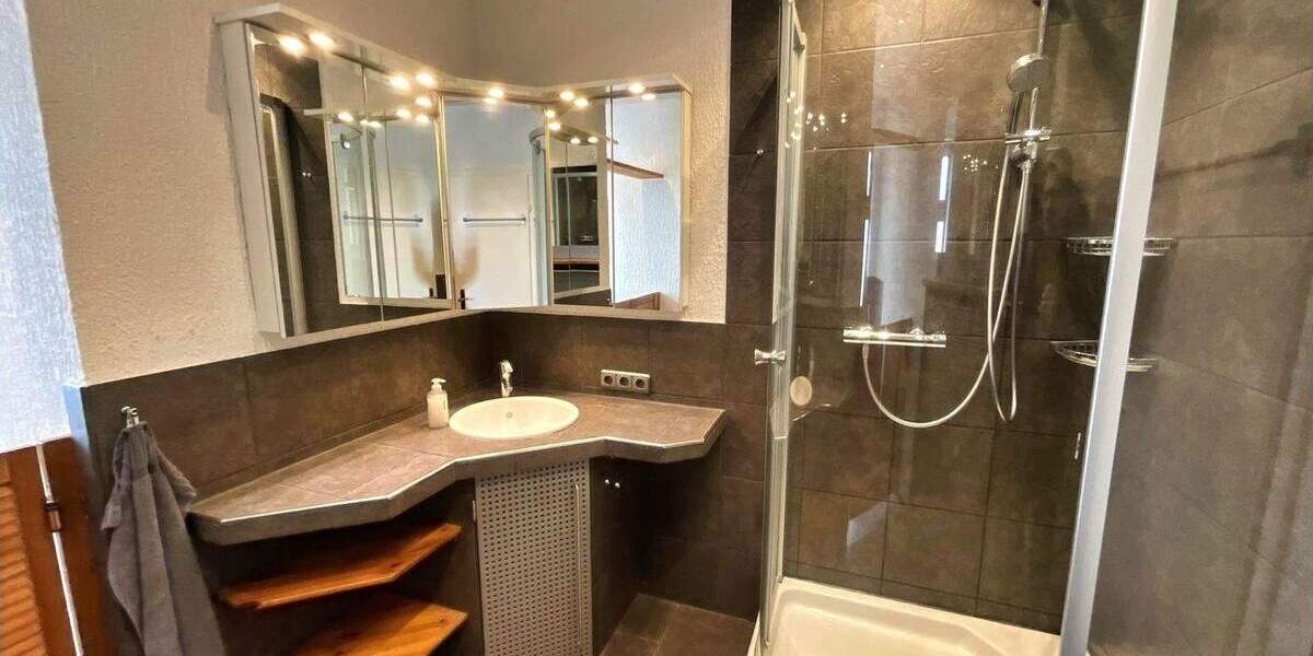 Etagenwohnung Eschwege - 6 Zimmer, 160 m&sup2;, 140.000&euro; | Angebot:25730302