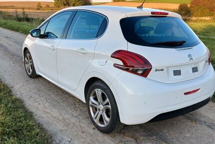 Peugeot 208 181.300 km 6.300 € Laberweinting 84082
