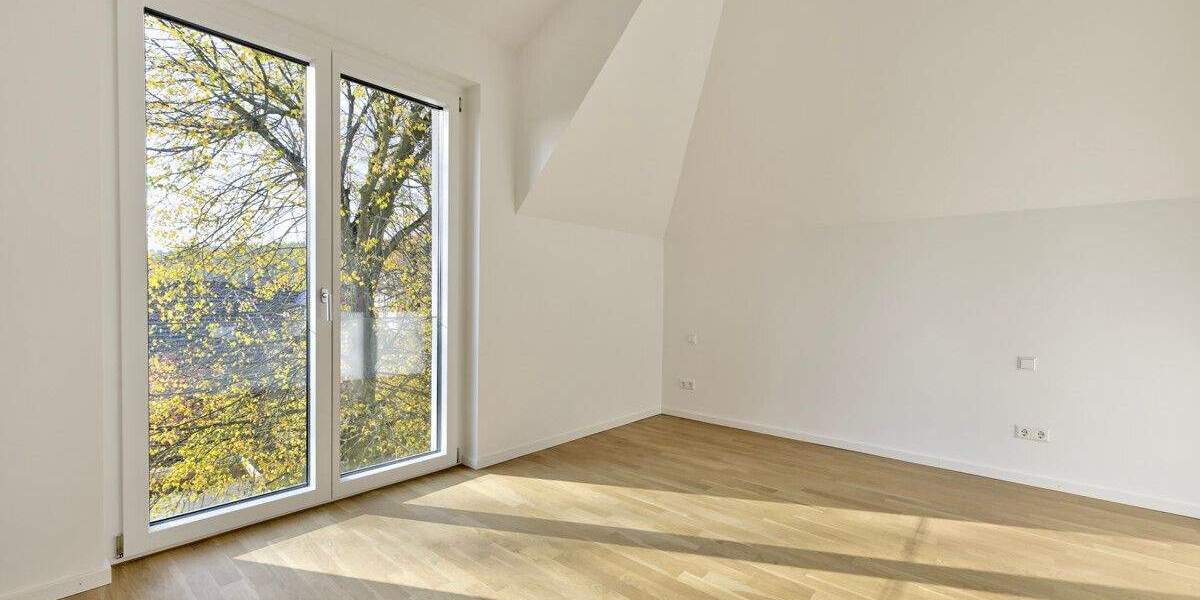 Über den Dächern: Dachgeschoss-Wohnung mit Weitblick 2 zimmer