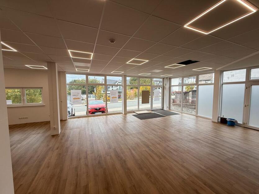 Modernes Ladenlokal in Winterberg – 200 m², top Ausstattung zimmer