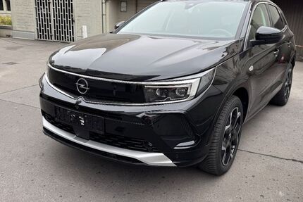 Opel Grandland (X) 10.000 km 25.500 € Berlin 10587