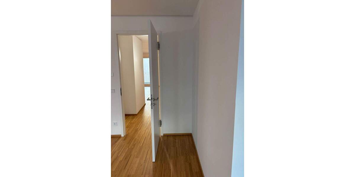 Etagenwohnung Offenbach am Main Hafen - 2 Zimmer, 71 m&sup2;, 1.390&euro; | Angebot:24286067