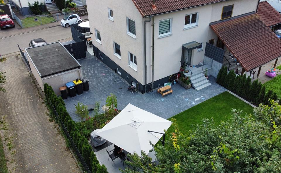 Moderne Doppelhaushälfte mit zwei Terrassen und gepflegtem Garten 6 zimmer