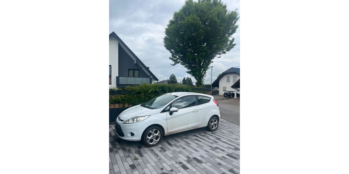 Ford Fiesta 180.000 km 2.500 &euro; Rahms 53577