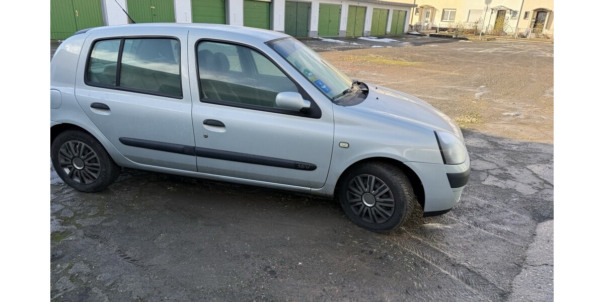 Renault Clio 124.500 km 2.500 &euro; Braunsbedra 06242