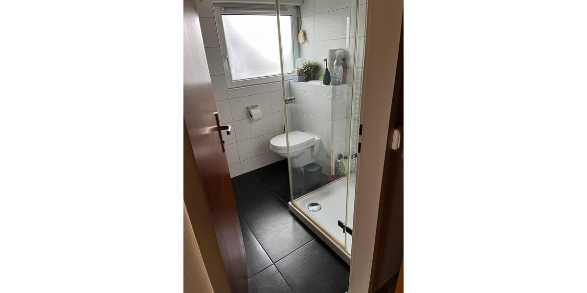 2 Zimmer DG-Wohnung mit Balkon, EBK und Stellplatz 2 zimmer