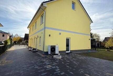 Doppelhaushälfte zu vermieten, traumhaftes Neubau, Fussbodenheizung, Terrasse + Garten