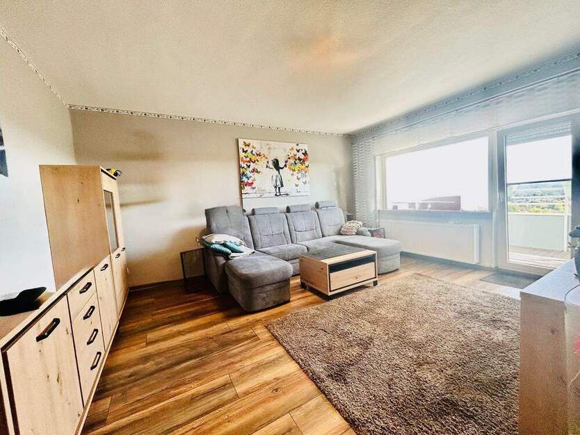 Elegante Etagenwohnung mit Panoramablick, zwei Balkonen und Aufzug! 3 zimmer