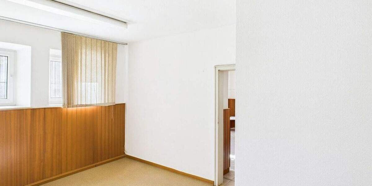Immobilienpaket mit 3 Einheiten – Wohnung, Büro & Laden auf separaten Grundbüchern 6 zimmer