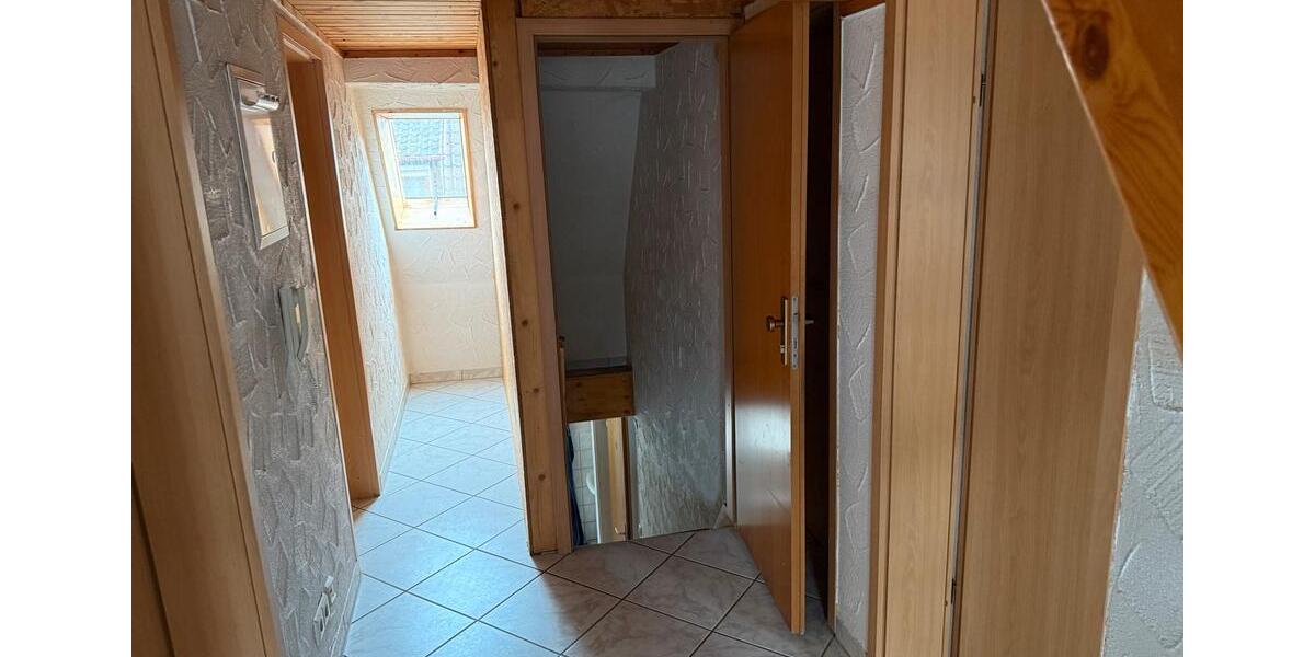 Dachgeschoßwohnung Herrenberg - 5 Zimmer, 105 m&sup2;, 1.350&euro; | Angebot:26385544