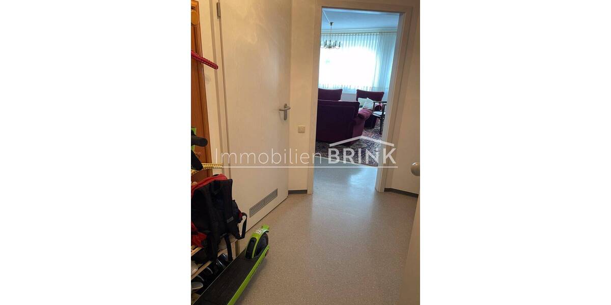 Schnuckelige, helle 2-Zimmer Wohnung, senioren-, behindertengeeignet, mit TG-Platz und drei Außenstellplätzen 2 zimmer