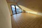Helle 3-Zimmer-Dachgeschoßwohnung in zentraler Lage mit Balkon & Stellplatz