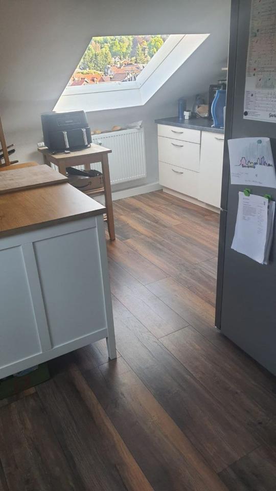 zentrumsnahe 3,5 Zimmer Wohnung mit Einbauküche, Blick über Friedrichroda, Stellplatz, Gartenanteil und Keller