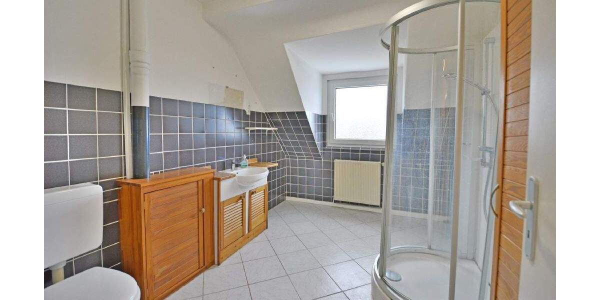 Freie DG Wohnung in beliebter Lage KS-Fasanenhof 3 zimmer