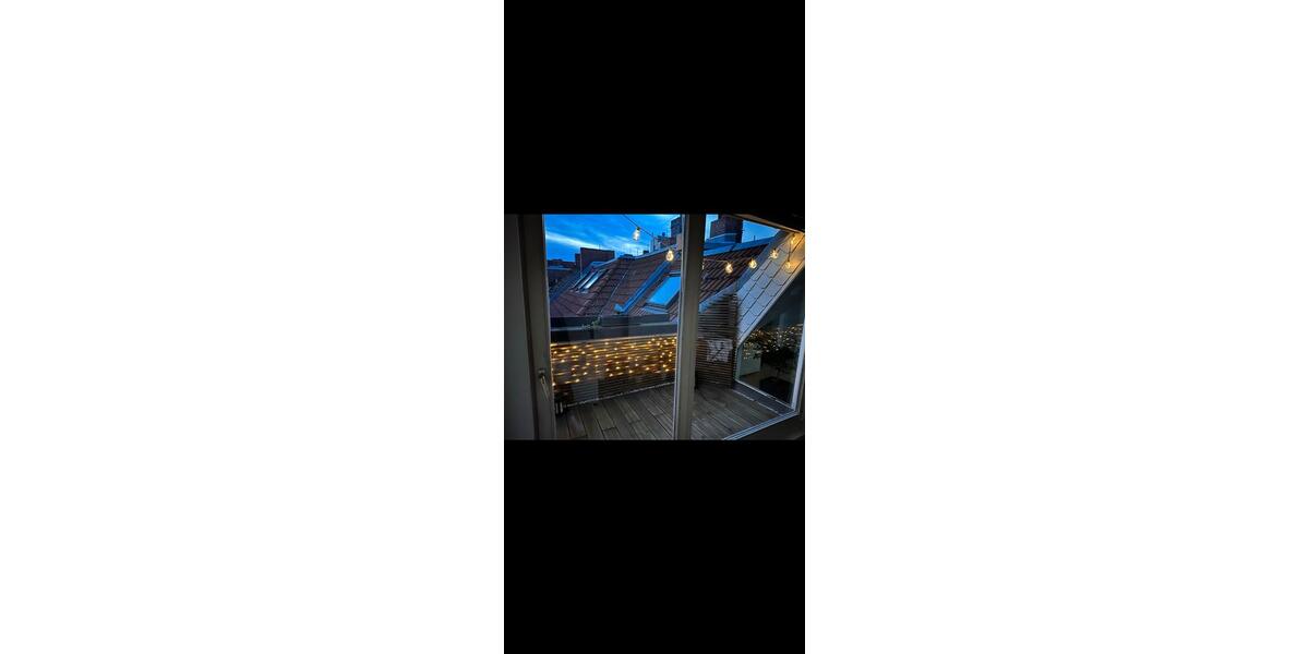 Ruhige 2-Zimmer-Dachgeschosswohnung mit Balkon in Moabit 2 zimmer