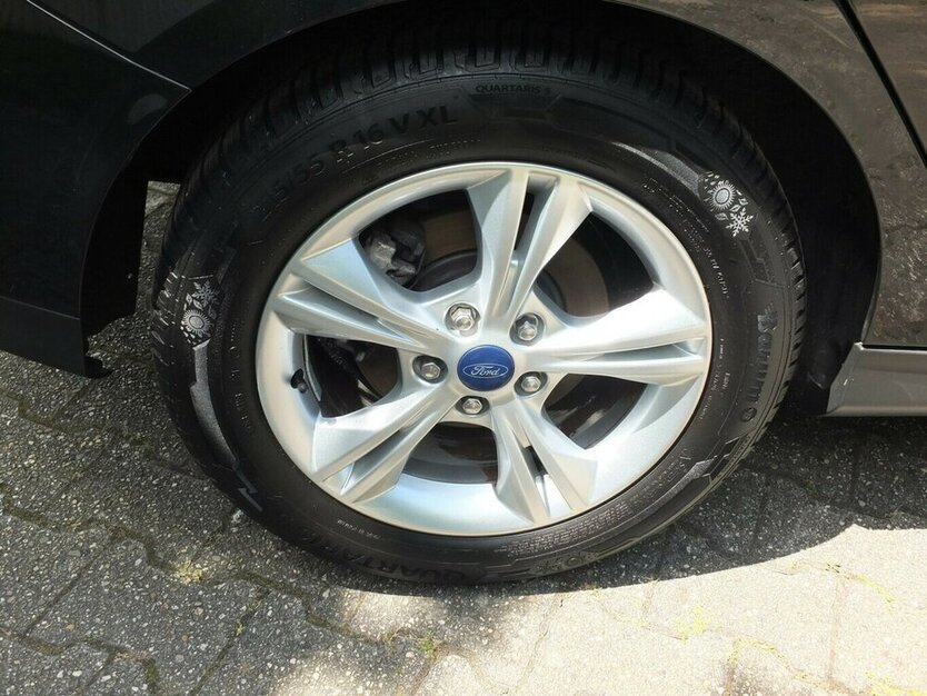 Ford Focus CHAMPIONS EDITION 5-TÜRIG orig.53.215 km ! 53.215 km 8.404 € Köln 50858