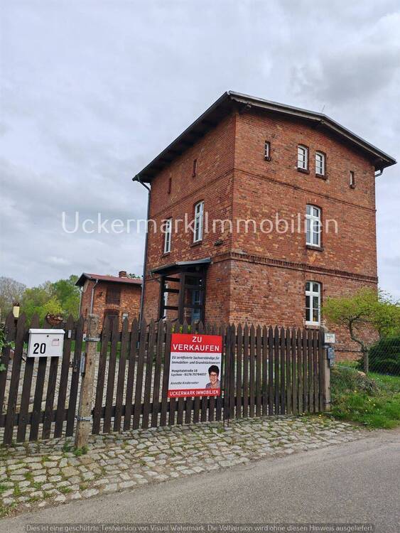Besonderes Haus in Randlage, großes Grundstück mit Weitblick, 100 m bis zum See