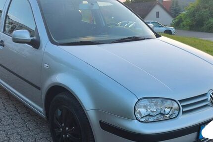 VW Golf 128.000 km 2.299 &euro; Salzgitter 38259