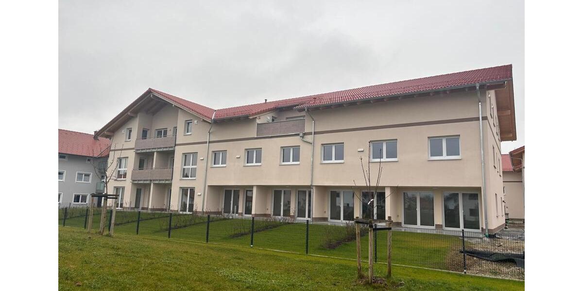 Erstbezug 3-Zimmer-Wohnung im Vierseithof: Whg. 30 mit EBK, Terrasse, Garten und Tiefgarage 3 zimmer