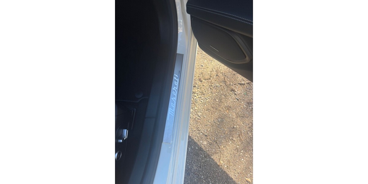 Maserati Ghibli 29.800 km 63.000 &euro; Mannheim 68159