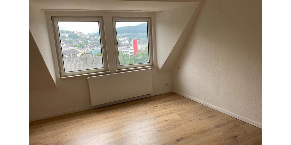 Dachgeschoßwohnung Meschede - 3 Zimmer, 70 m&sup2;, 610&euro; | Angebot:25959312