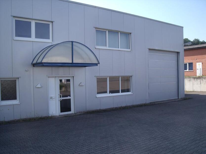 Gewerbehalle mit Deckenkran und Bürotrakt in Werther Westfalen zimmer