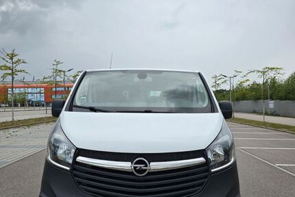 Opel Vivaro 181.900 km 13.899 &euro; Regensburg 93053