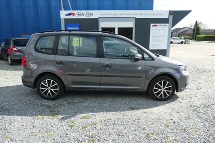 VW Touran 89.000 km 14.880 &euro; Leer 26789