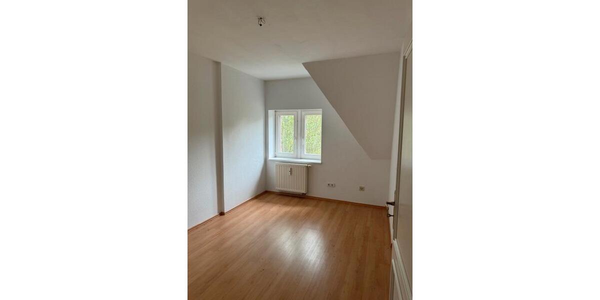 Dachgeschoßwohnung Zwickau Zwickau-Nord - 3 Zimmer, 80 m&sup2;, 400&euro; | Angebot:25991276