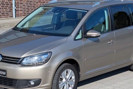 VW Touran 236.673 km 5.899 &euro; BARSBÜTTEL 22885