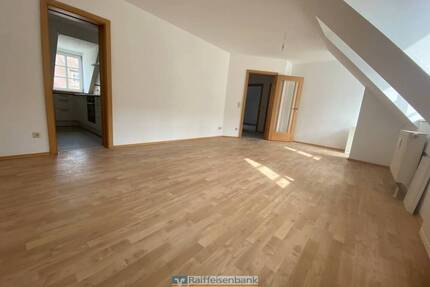 3 Zimmer Dachgeschoßwohnung in der Schrobenhausener Innenstadt!