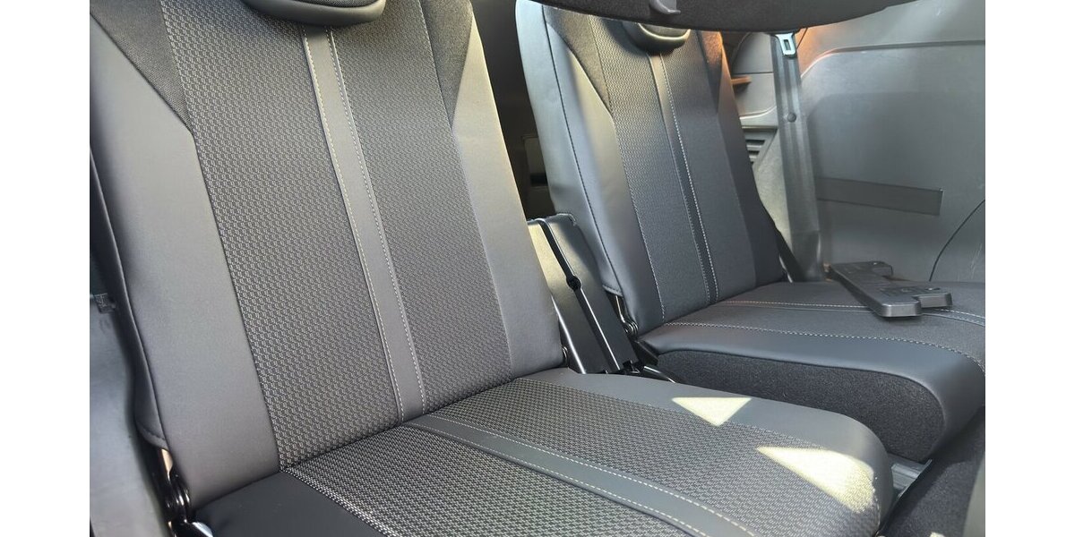 Peugeot 5008 GT Automatik *7-Sitze/Navi/SHZG/LED/T.Winkel/ 23.442 km 22.980 &euro; Bamberg 96052