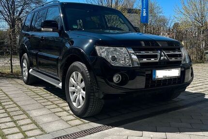 Mitsubishi Pajero 157.000 km 18.900 &euro; Putzbrunn 85640