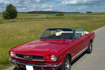 Ford Mustang 14.000 km 49.900 € Willmering 93497