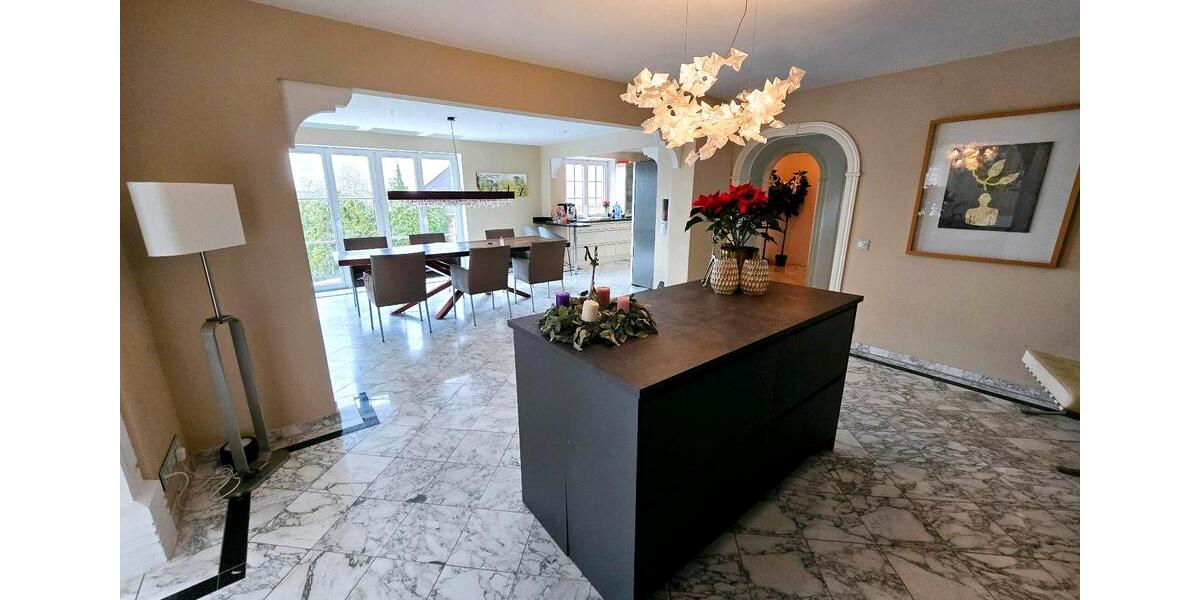 Villa Friedberg - 9 Zimmer, 350 m&sup2;, 1.825.000&euro; | Angebot:26701134