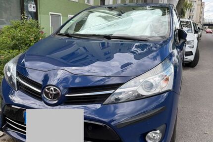Toyota Verso 98.900 km 11.000 &euro; Berlin 12359