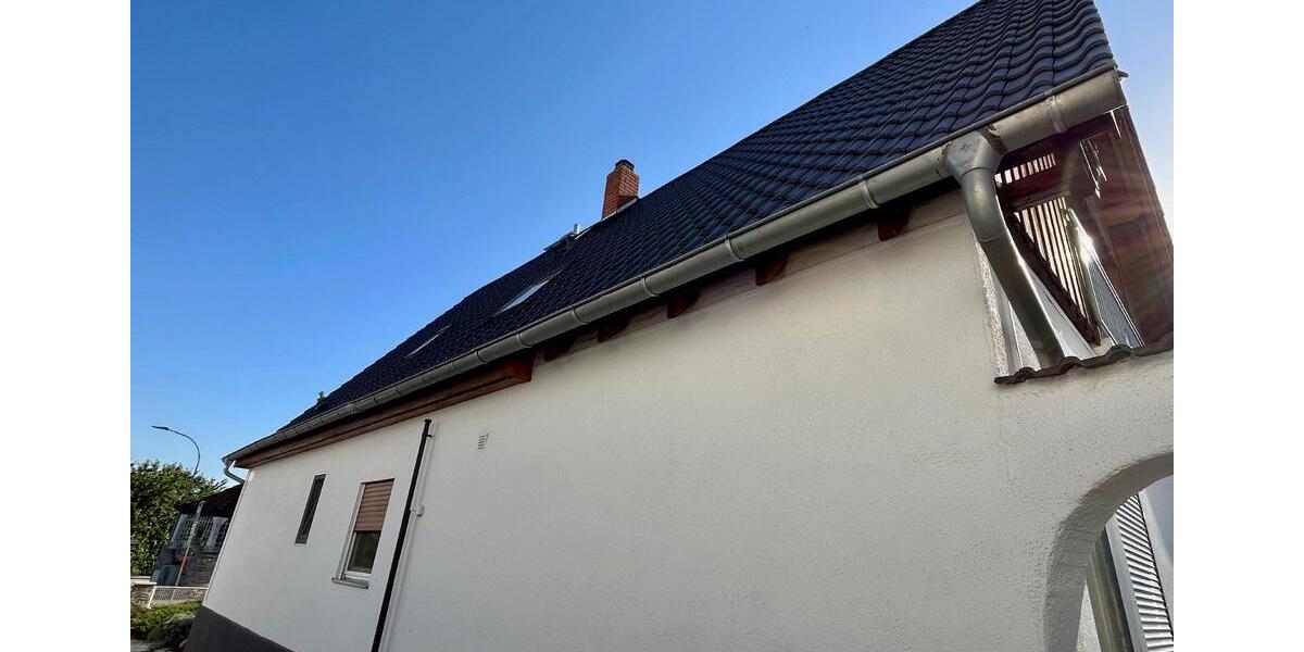 Haus 1-2 Familien, 8 Zimmer,schönem Garten sowie Parkplätze 8 zimmer