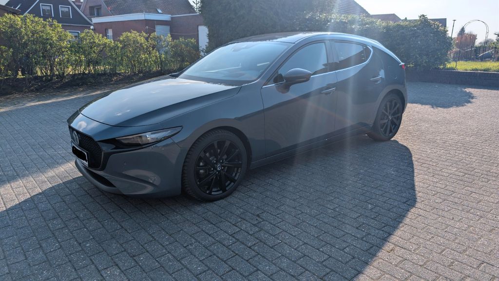 Mazda 3 83.500 km 18.900 &euro; Schweindorf 26556