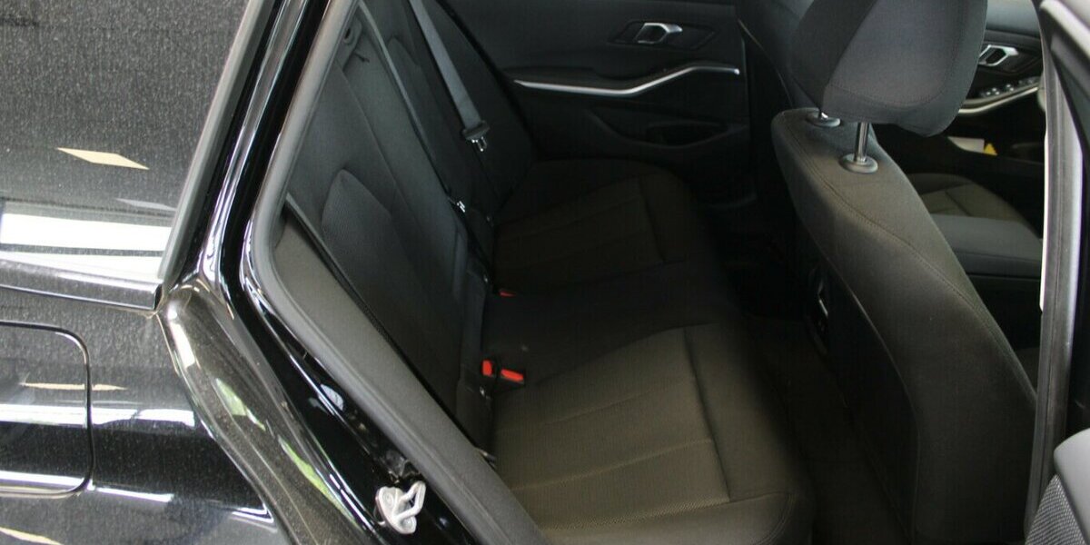 BMW 318 318i Touring Aut. 34.360 km 29.980 &euro; Euskirchen 53881